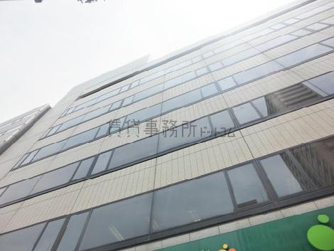 ガラスは曇りガラスです