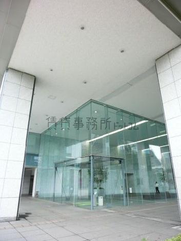 開放感のある入口前