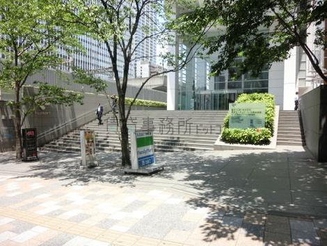 広い玄関回り