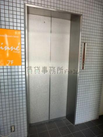 マットな質感の扉