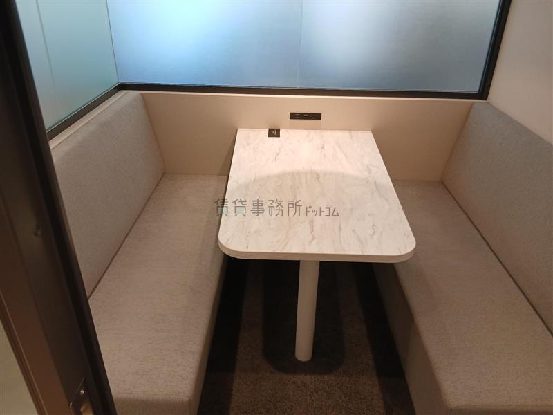 ファミレス席タイプの会議室