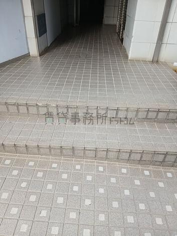段差少しあり