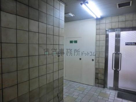 この奥がエレベーターホールです