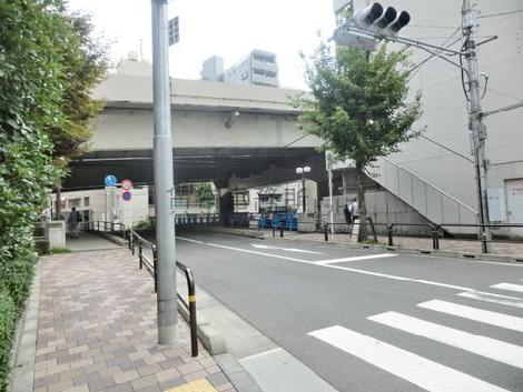 背面を通る首都高速