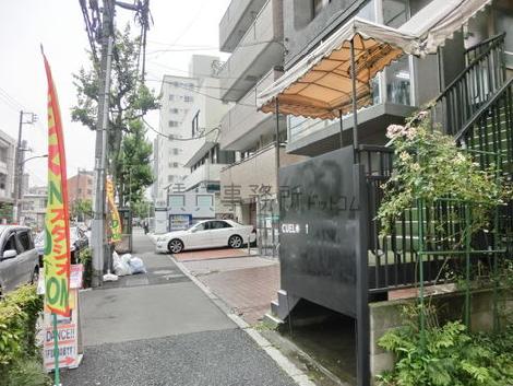 人通りはまばらです