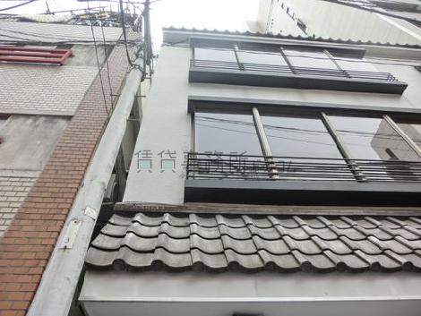 瓦屋根が印象的です