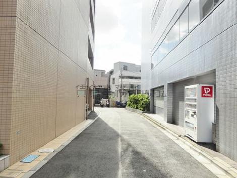 隣接する脇道