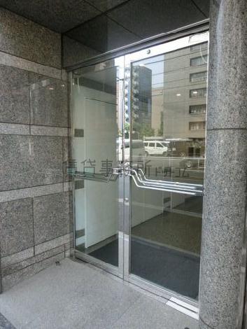 玄関ドアになります
