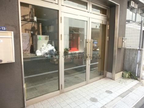 1階事務所フロアの出入口です