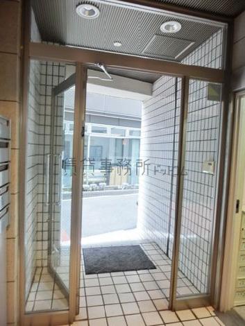 片開きの扉