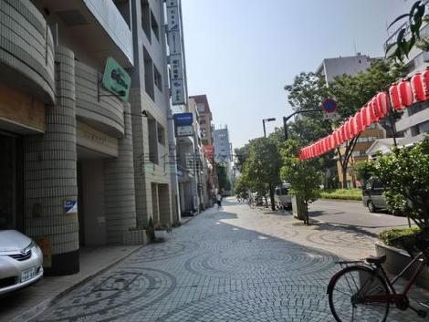商店街に面しています