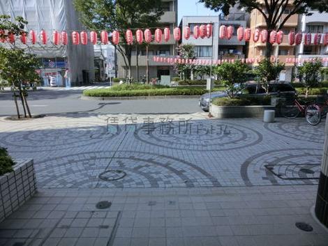 並木道があり歩道も広いです