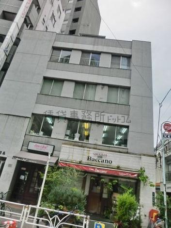 地上4階建てです