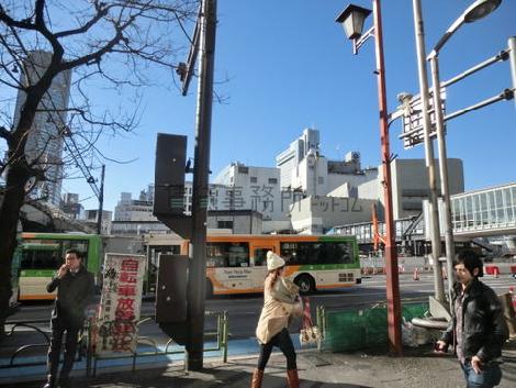 ビル目の前です