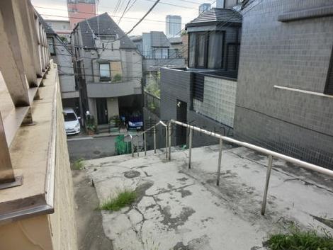 広めの階段です