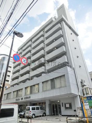隣接する建物がなく開放的な立地
