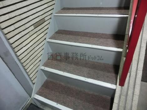 二階へ向かう階段です