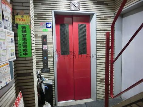 6人乗りエレベーターが一基あります