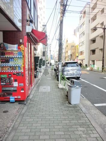 正面左側の様子です