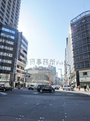 京橋駅へアクセスする公道です