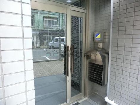 正面玄関の様子です