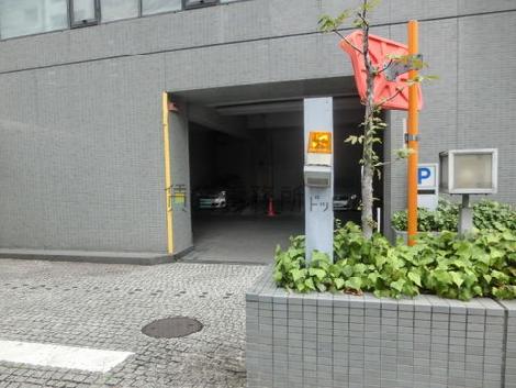 1階部分には駐車スペースがあります