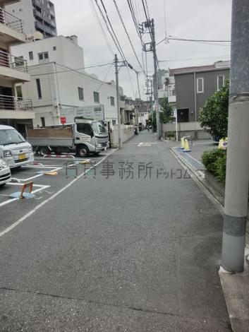 前面の道路です