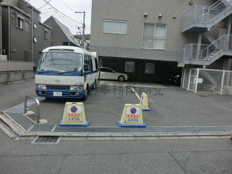 正面入口付近から見た周辺です