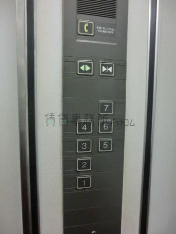 エレベーター内のボタンです
