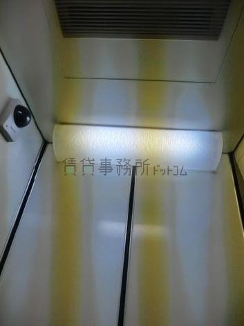 エレベーター内の照明です