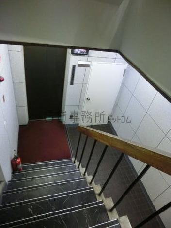 階段上から見た様子