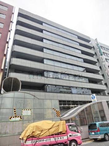 正面から見て左右にバルコニーがあります