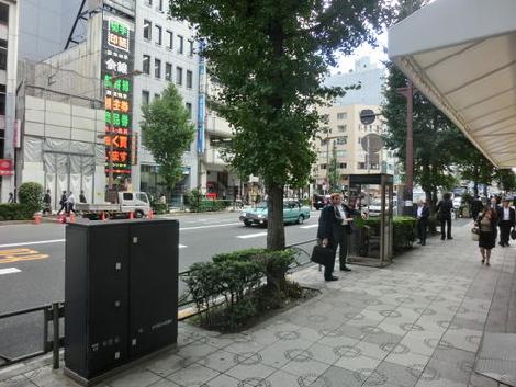 正面入口から見た周辺です