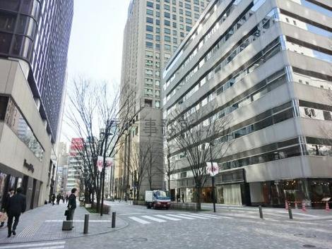 石が敷き詰められた素敵な道路