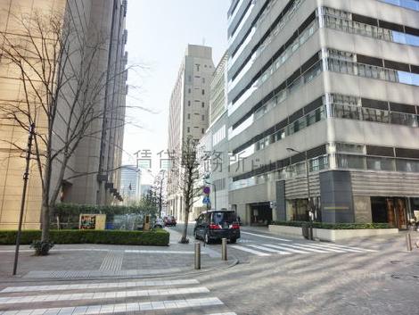 歩道にも幅があり、ゆとのある環境