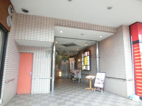 玄関口前