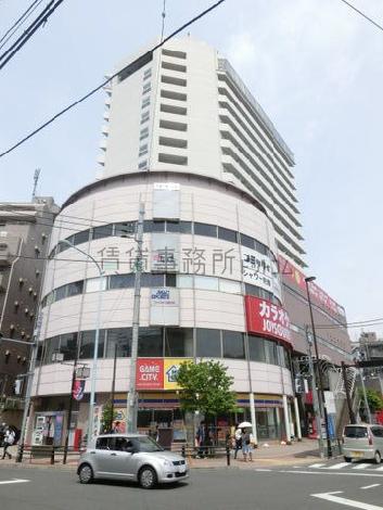 特徴的なフォリムの建物