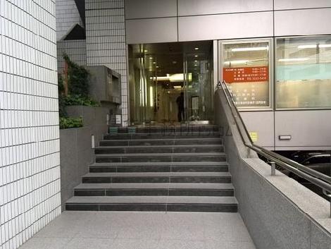 入口の階段です