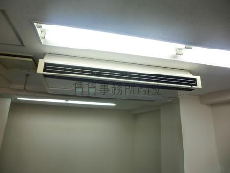 大型のエアコンが設置されております