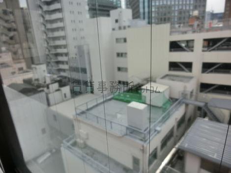オフィスビルが立ち並びます