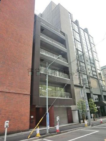 隣接した建物も新しく綺麗な印象です