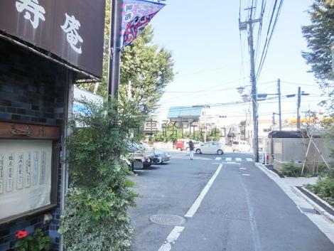 脇道奥からの様子