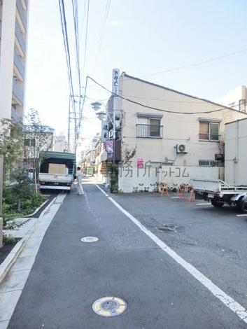 隣接する脇道