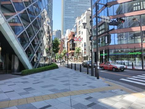 赤坂駅方面