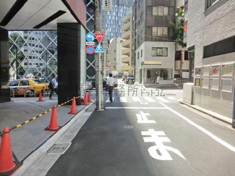 建物の側道