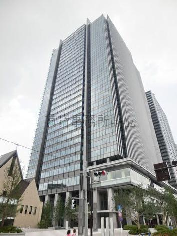 美しい外観のビルです