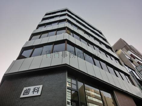低層階は店舗タイプになっています