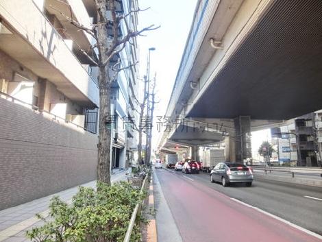 玉川通り沿いです