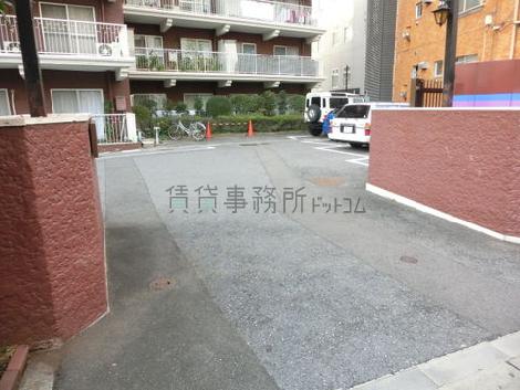 駐車場があるので広々としています
