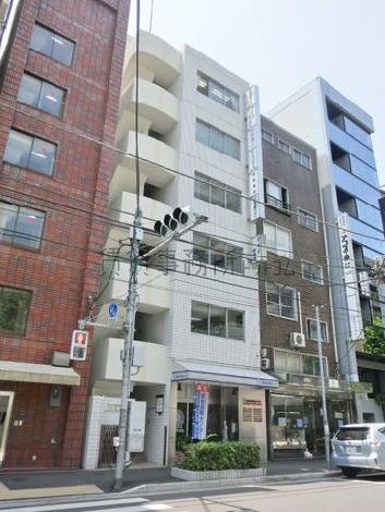 ホワイトで統一された壁面